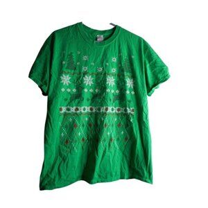 Gildan Graphic T Shirt Sz L Cotton Green Holiday sweater style deer snow trees
